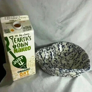 Vtg Spongeware Heart Shaped  Bowl